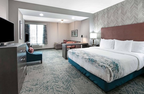 Euless Hotel | La Quinta Inn & Suites by Wyndham DFW West-Glade Parks