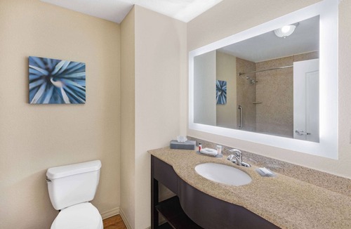 Garland Hotel | La Quinta Inn & Suites by Wyndham Garland Harbor Point