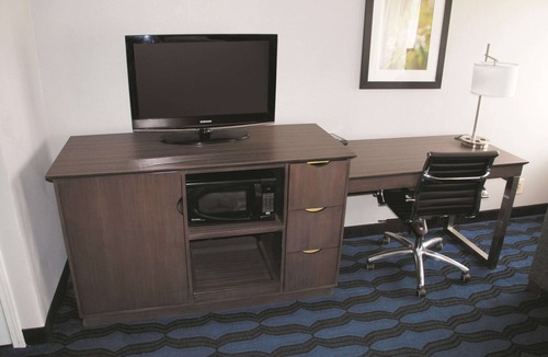 Hazelwood Hotel | La Quinta Inn & Suites by Wyndham St. Louis Hazelwood/North
