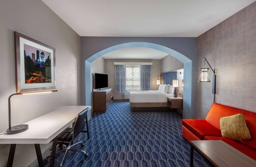 Northeast Houston Hotel | La Quinta Inn & Suites by Wyndham Houston Channelview