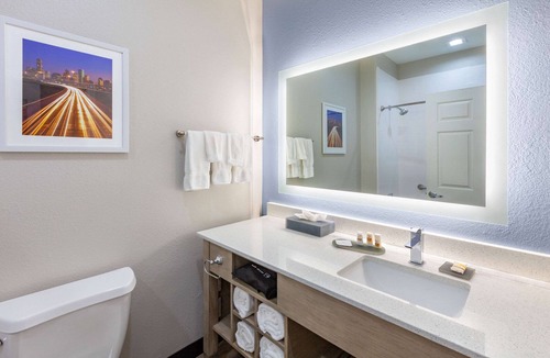 Northeast Houston Hotel | La Quinta Inn & Suites by Wyndham Houston Channelview