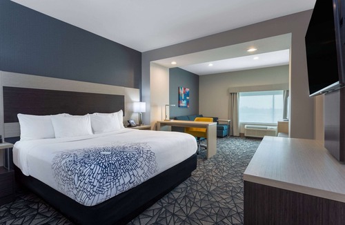 Joliet Hotel | La Quinta Inn & Suites by Wyndham Shorewood