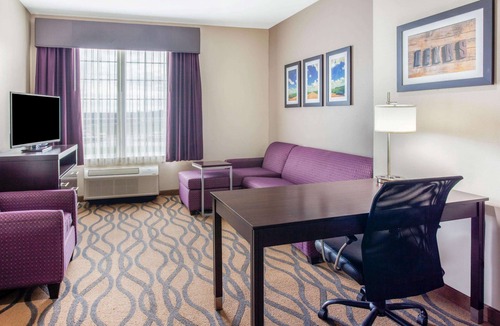 Luling Hotel | La Quinta Inn & Suites by Wyndham Luling