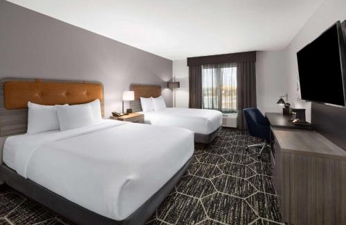 Meridian Hotel | La Quinta Inn & Suites by Wyndham Meridian