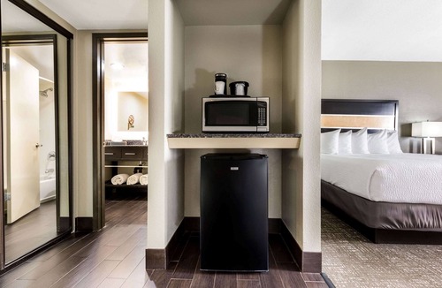 Pacific Beach Hotel | La Quinta Inn & Suites by Wyndham San Diego Mission Bay