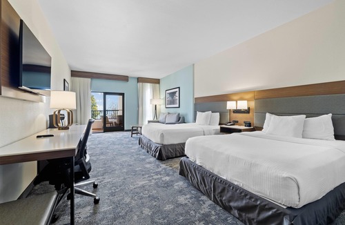 Beach Hill - Beach Flats Hotel | La Quinta Inn & Suites by Wyndham Santa Cruz