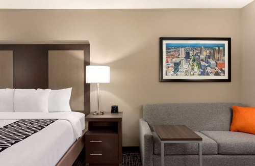 Sunset Hills Hotel | La Quinta Inn & Suites by Wyndham St Louis Route 66