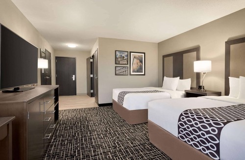 Sunset Hills Hotel | La Quinta Inn & Suites by Wyndham St Louis Route 66