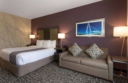Wichita Hotel | La Quinta Inn & Suites by Wyndham Wichita Airport