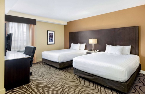 Oshawa Hotel | La Quinta Inn & Suites by Wyndham Oshawa