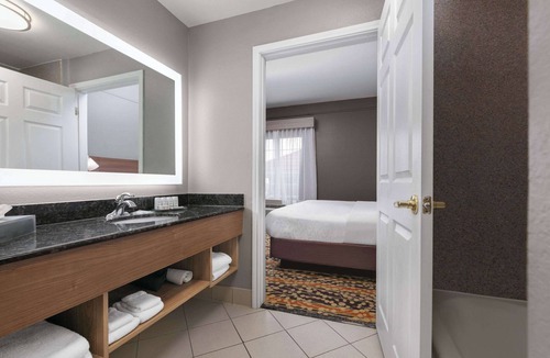 Belton Hotel | La Quinta Inn & Suites by Wyndham Belton - Temple South