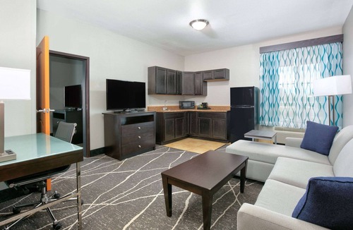 Bryant Hotel | La Quinta Inn & Suites by Wyndham Little Rock - Bryant