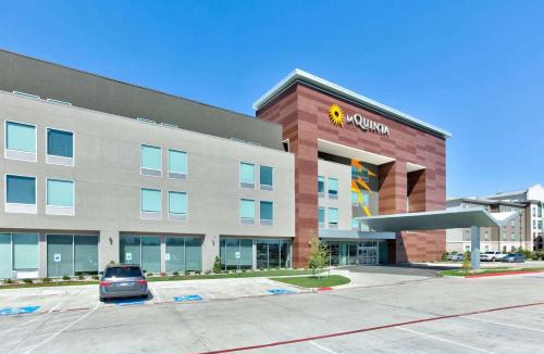 White Rock Hills Hotel | La Quinta Inn & Suites by Wyndham Dallas/Fairpark
