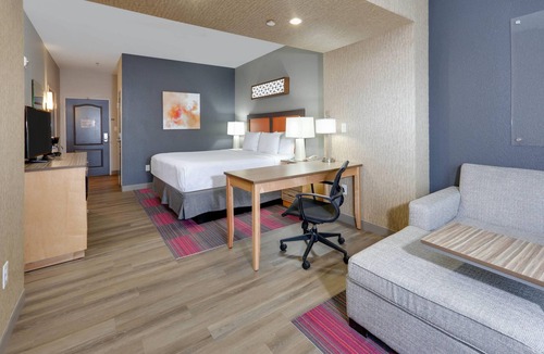 Dallas Hotel | La Quinta Inn & Suites by Wyndham Dallas Love Field