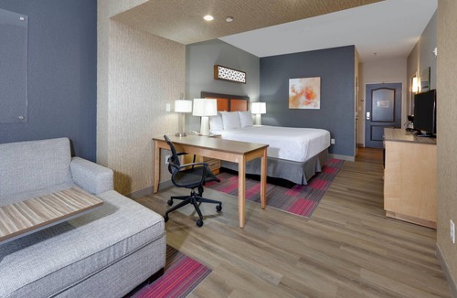 Dallas Hotel | La Quinta Inn & Suites by Wyndham Dallas Love Field