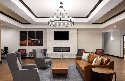 Denton Hotel | La Quinta Inn & Suites by Wyndham Denton - University Drive