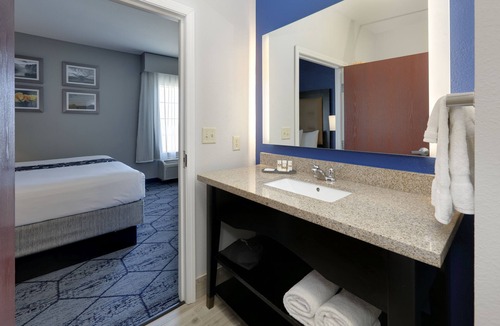 Denton Hotel | La Quinta Inn & Suites by Wyndham Denton - University Drive