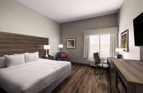 Denton Hotel | La Quinta Inn & Suites by Wyndham Denton - University Drive