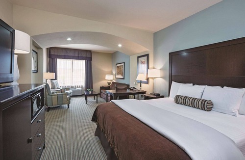 Euless Hotel | La Quinta Inn & Suites by Wyndham DFW Airport West - Euless