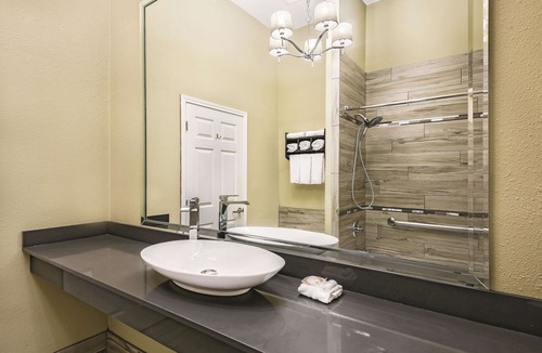 Laredo Hotel | La Quinta Inn & Suites by Wyndham Laredo Airport