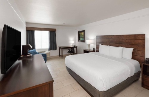 Laredo Hotel | La Quinta Inn & Suites by Wyndham Laredo Airport
