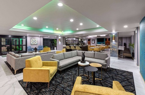 Olathe Hotel | La Quinta Inn & Suites by Wyndham Olathe