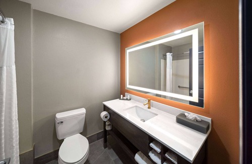 Olathe Hotel | La Quinta Inn & Suites by Wyndham Olathe