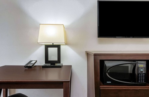 Orange Hotel | La Quinta Inn & Suites by Wyndham Orange