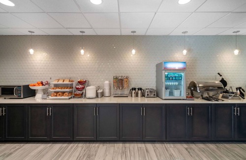 Northeast Raleigh Hotel | La Quinta Inn & Suites by Wyndham Raleigh Downtown North