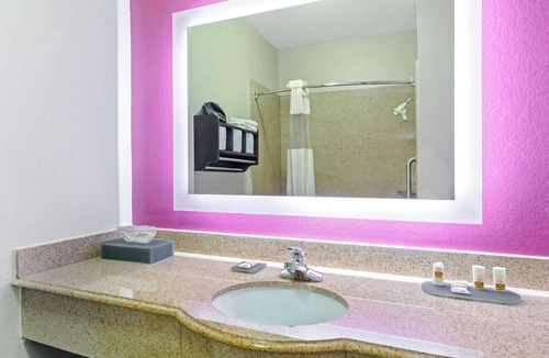 Winnie Hotel | La Quinta Inn & Suites by Wyndham Winnie