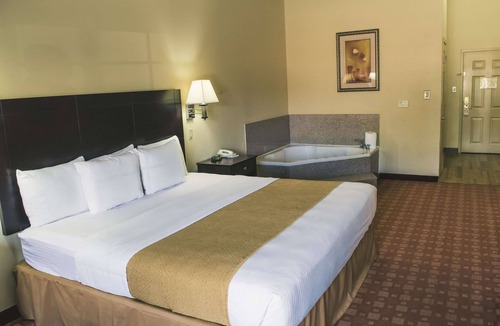 Alice Hotel | La Quinta Inn & Suites by Wyndham Alice