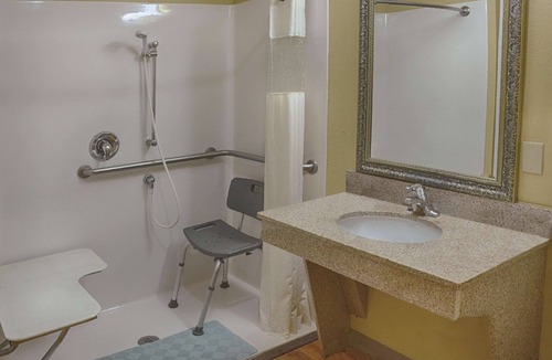 Alice Hotel | La Quinta Inn & Suites by Wyndham Alice