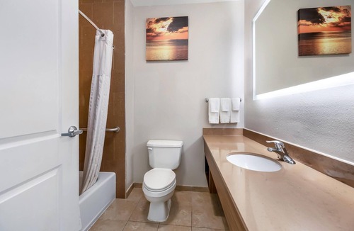 Alvin Hotel | La Quinta Inn & Suites by Wyndham Alvin