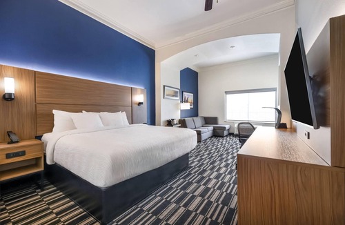 Alvin Hotel | La Quinta Inn & Suites by Wyndham Alvin