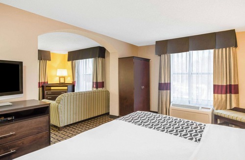 Denison Hotel | La Quinta Inn & Suites by Wyndham Denison - N. Lake Texoma
