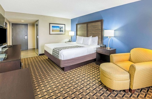 Denison Hotel | La Quinta Inn & Suites by Wyndham Denison - N. Lake Texoma