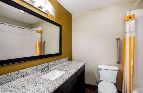 Emporia Hotel | La Quinta Inn & Suites by Wyndham Emporia