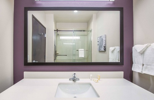 Enid Hotel | La Quinta Inn & Suites by Wyndham Enid
