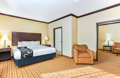 Ennis Hotel | La Quinta Inn & Suites by Wyndham Ennis