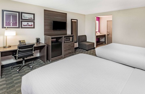 Sharpstown Hotel | La Quinta Inn & Suites by Wyndham Houston Southwest