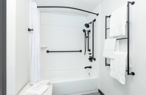 Sherman Hotel | La Quinta Inn & Suites by Wyndham Sherman