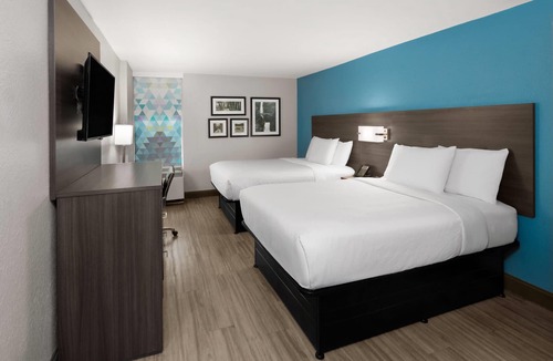 Stafford Hotel | La Quinta Inn & Suites by Wyndham Houston Stafford Sugarland