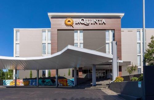 Downtown Tulsa Hotel | La Quinta Inn & Suites by Wyndham Tulsa Downtown - Route 66