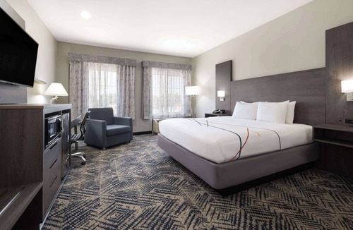 Tulsa Hotel | La Quinta Inn & Suites by Wyndham Tulsa Airpt/Expo Square