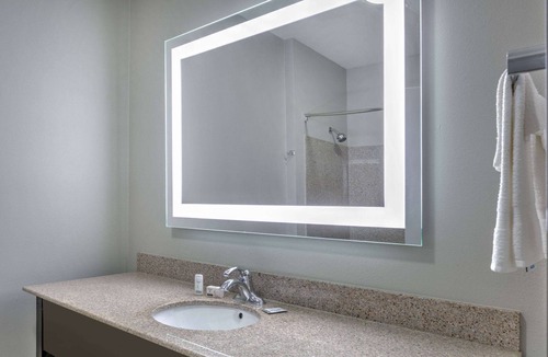 Tulsa Hotel | La Quinta Inn & Suites by Wyndham Tulsa Airpt/Expo Square