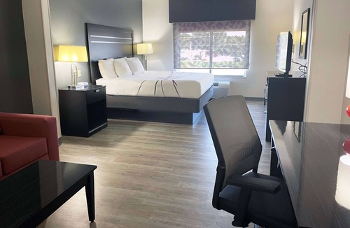 Tulsa Hotel | La Quinta Inn & Suites by Wyndham Tulsa Midtown
