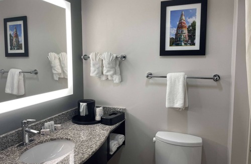 Tulsa Hotel | La Quinta Inn & Suites by Wyndham Tulsa Midtown