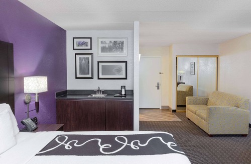 Clifton Hotel | La Quinta Inn & Suites by Wyndham Clifton/Rutherford