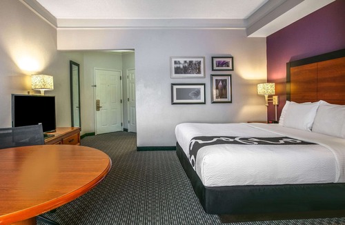 North Dallas Hotel | La Quinta Inn & Suites by Wyndham Dallas North Central