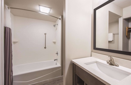 Festus Hotel | La Quinta Inn & Suites by Wyndham Festus - St. Louis South